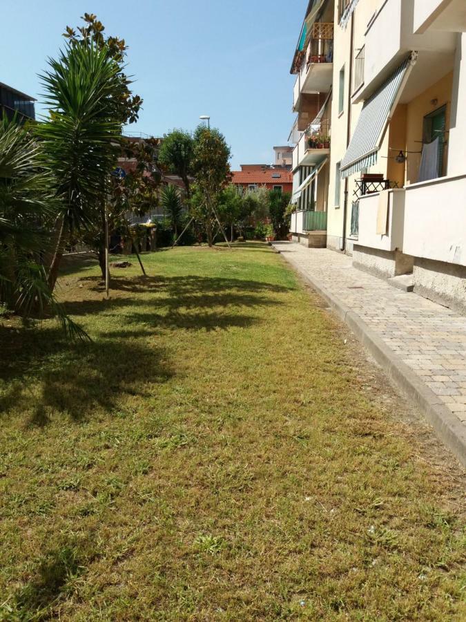 Casa Vacanze Lida Marina Di Carrara Eksteriør billede